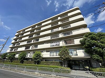 外観:駅から徒歩3分のマンションは、通勤や通学にとても便利で、時間を有効に使える素晴らしい立地です! 外観:駅から徒歩3分のマンションは、通勤や通学にとても便利で、時間を有効に使える素晴らしい立地です!