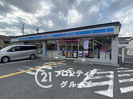 ローソン淀際目町店 徒歩9分。 690m