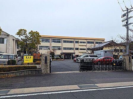 栗東市立大宝小学校 徒歩5分。 360m