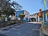 周辺：徒歩19分。大津市立志賀小学校は歴史の深い学校です。自然豊かでのびのび過ごす子供たちの自主性を尊重するカリキュラムも盛ん。少子化の今も勢いのある学校となっています。 1450m