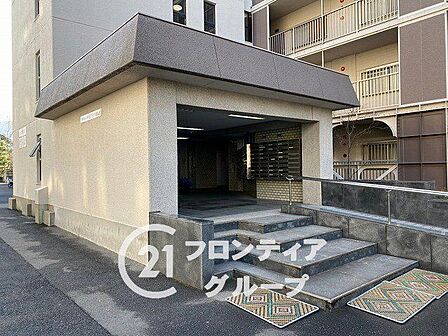 住まい選びは、価格や立地だけでなく、将来の暮らし方まで含めて考えることが大切です。今の段階で気になっていることを、まずスタッフに話してみてください