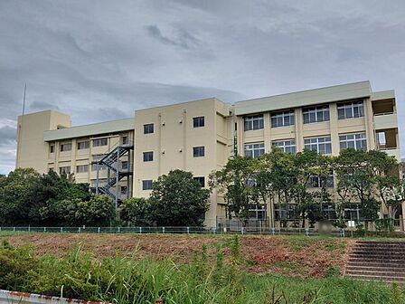 亀岡市立城西小学校 徒歩10分。 800m