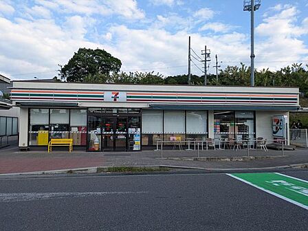 セブンイレブン名神高速草津PA下り店 徒歩6分。 440m