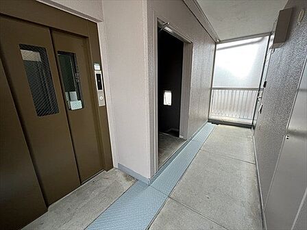 エレベーターも外玄関の近くにあり、行き帰りもらくらくです♪
