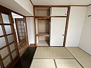 6畳和室：2ＷＡＹに使える和室。お客様の宿泊にも対応できる頼もしい空間です。