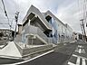周辺：マハヤナ幼稚園【マハヤナ幼稚園】【費用】　2万5千円／月（給食、バス代含む）　　　　毎日300円で延長保育が頼めるそう　　　　延長保育は6時まで預かってくれ　　　　当日申し込みでも 39m
