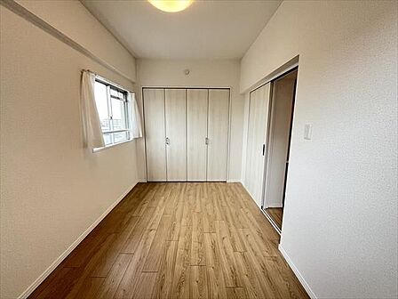 5帖:大きめのクローゼットがついています。お部屋を広く使えますね。