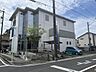 周辺：服部ファミリークリニック【診療科目】内科、呼吸器内科、整形外科、小児科、アレルギー科、リハビリテーション科　【診療時間】9時～12時、16時～19時　【休診日】水曜午後、土曜午後、日曜・祝日　【駐…