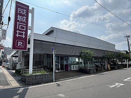 成城石井 石川橋店高級住宅街エリア。「いりなか駅」出口2から徒歩約14分。【営業時間】10時〜23時 【駐車場】あり 980m