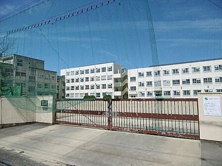 名古屋市立明治小学校【名古屋市立明治小学校】◆昭和11年に明治尋常小学校として開校し、平成27年に創立80周年◆全国でも珍しいスクールカウンセラーが常勤しています。 560m