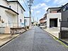 その他：幅員約5mの北側前面道路です。2台の車がすれ違うことが出来る道幅です。車の出し入れもゆったりとする事が出来ます。