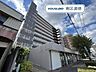 外観：総戸数33戸のマンションです。小学校まで徒歩約9分、中学校まで徒歩約14分。