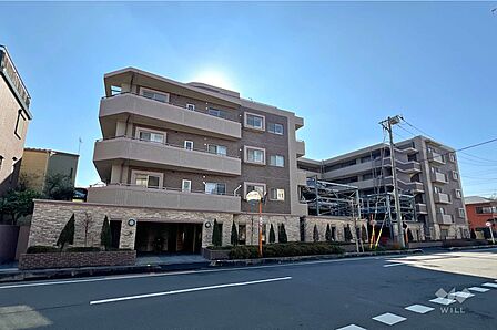 レーベンリヴァーレ東川口の外観(北東側から)