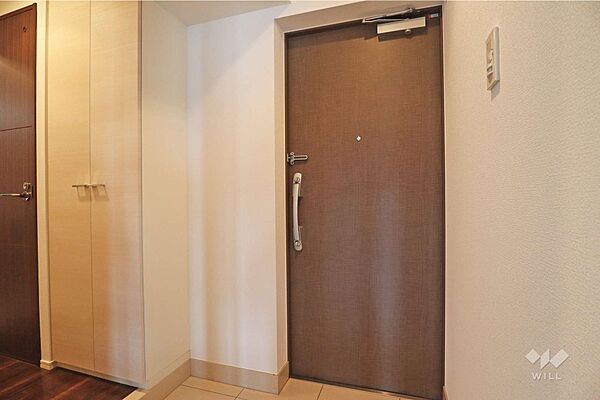 玄関を拡大表示