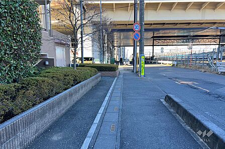 敷地北東側の前面道路