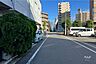 その他：敷地の南側前面道路（西側から）