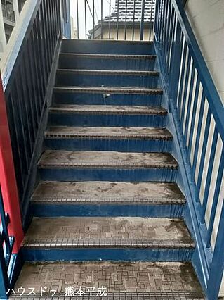 2Fへの階段