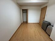 東の洋室6帖です。
