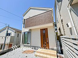 緑豊かな街並みに映える、洗練された佇まいと南庭が魅力の邸宅