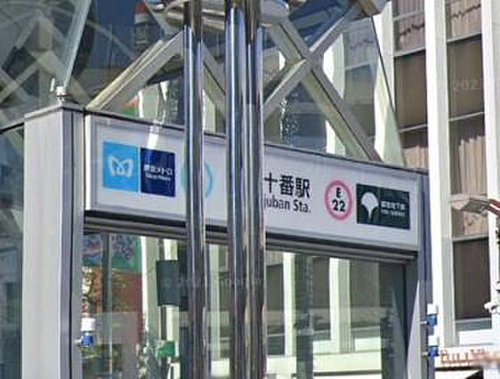 2000年に開...