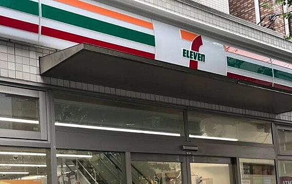 24時間、街の...