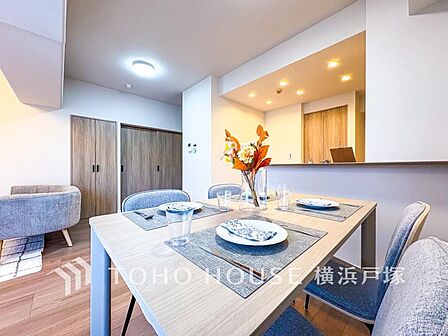 【Living room】一日の中で多くの時間を過すことになる住まいだからこそ、いつも穏やかな空間であるように心掛けています。構成する建材などへの配慮が、住まう方の健康を守ります。