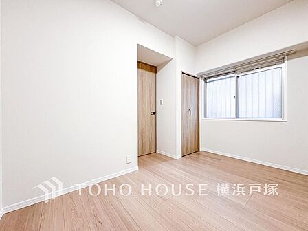 【Room】1日の疲れを癒し、心地よく寛げるようゆったりとした広さを確保しています。プライベートタイムをより優雅に穏やかに…。落ち着いた雰囲気を紡ぎます。