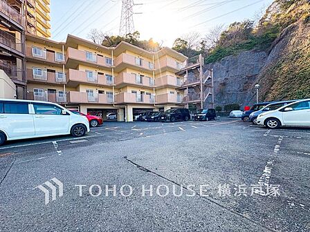 【Car space】敷地内に駐車スペースがあると日々の暮らしをスムーズに運ぶ事が出来ます。(空き状況はお問合せ下さい)