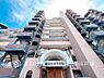 外観：【Appearance】堂々とした外観が魅力のマンションです。開放的なバルコニーは、家族の笑顔と明るい未来を育む場所となるでしょう。