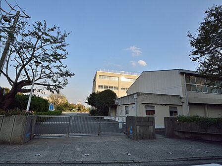 横浜市立浦島小学校(650m)