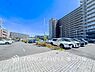 駐車場：【Car space】敷地内に駐車スペースがあると日々の暮らしをスムーズに運ぶ事が出来ます。（空き状況はお問合せ下さい）