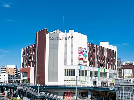 戸塚駅西口に直結しているショッピングモールです。 東急プラザと隣接しており、ファッション・レストランなど幅広く展開されています。 ココだけでなんでも揃っちゃいそう♪