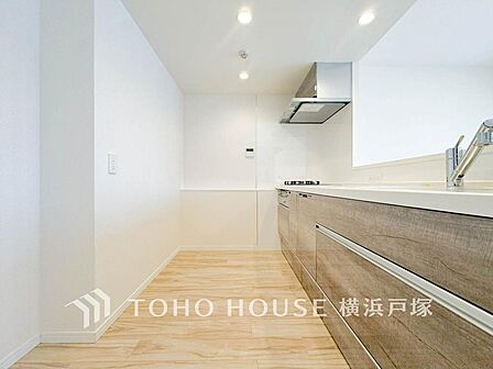 「Kitchen」長い時間滞在するキッチンだからこそ、食事の準備を楽しい時間に、忙しい時でもスムーズに無駄なく作業できる、お手入れも簡単にできるなど、毎日を楽しくするキッチンスペースに仕上げました。