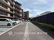 【Car space】敷地内駐車場で安心と快適をプラス。移動も便利でスムーズ、暮らしをもっと自由にサポートします。