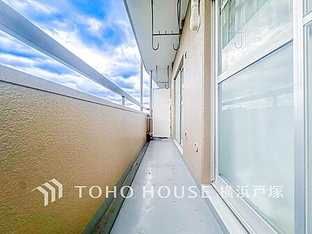 【Balcony】暮らしの中で光と風を演出してくれるバルコニー、見事なまでの開放的な空間を演出しながら、プライベート性も確保された空間は我が家の自慢です。