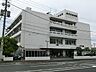 周辺：医療法人社団愛友会金沢文庫病院(2400m)「高度な医療で愛し愛される病院」を基本理念とし、地域密着型の病院としての役割を担っています。現在は13の診療科があり、いざという時も安心です。