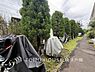 その他：広さがしっかり確保された、敷地内駐輪場。住まう方々に不便を感じさせないような、本邸宅の建築士の配慮が垣間見えます。