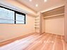 寝室：【Room】感性を育むプライベートルームはシンプルでスマートな空間。好みの空間で読書をしたり、音楽を聞いたりと一人の時間も充実したものにできます。