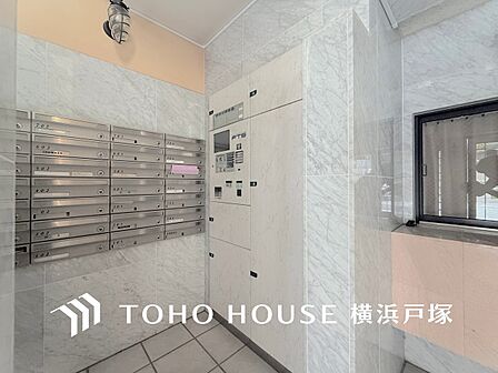 留守でも荷物が受け取れるため、共働きで昼間の宅配物の受け取りが困難な世帯や、インターネットショッピング等の通信販売をよく利用する人にニーズが高まっている。