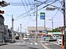 周辺：ファミリーマート 下永谷店まで約290ｍ。24時間営業で、飲食料品や日用品の購入に便利なコンビニエンスストア。ATMや各種サービスも利用でき、忙しい毎日の暮らしをサポートします。