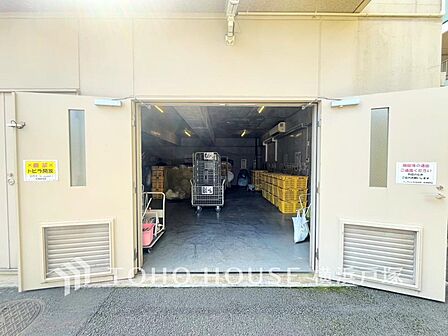 「Garbage dump」マンション内のお手入れ・管理もしっかり行き渡っております。