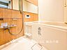 浴室：【Bathroom】リラックスできるよう優しいカラーをチョイスしました。時を忘れるほどのんびりできる空間に。