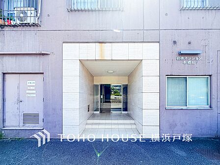 【Entrance】上質感漂うエントランス。めまぐるしく過ぎ行く日々の中でゆったりとした休息と癒しを提供してくれる。