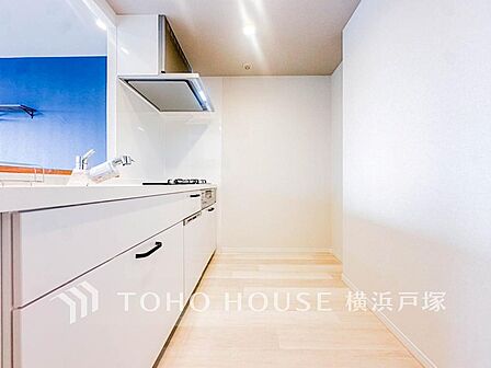 広々キッチンを採用。みんなで作った料理を召し上がりながらの会話は、どのような物になるのでしょうか。