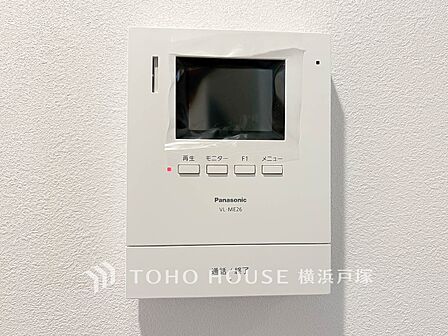 【TVモニタ付きインターホン】誰が来てもわかる様にモニター付きインターホンを設置。快適と安らぎを合わせた優しい設計。