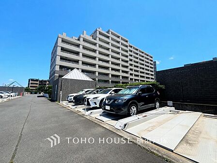 「Car space」敷地内に駐車スペースがあると日々の暮らしをスムーズに運ぶ事が出来ます。(空き状況はお問合せ下さい)