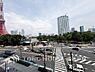 周辺：【View】開放感があり、遮るものもなく気持ちのいい景色が広がります。お部屋にも爽やかな風と暖かく柔らかな日差しが差し込み、毎日の暮らしを豊かに彩ります。