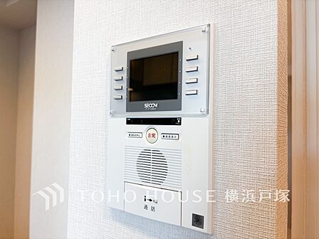 【TVモニタ付きインターホン】誰が来てもわかる様にモニター付きインターホンを設置。快適と安らぎを合わせた優しい設計。