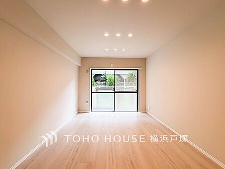 【Living room】ご家族やお客様との時間等、多くの時を刻む空間。何気なく過ぎる時でさえも上質な一時となる快適な空間を。