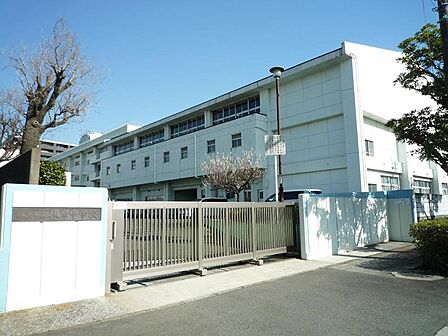 横浜市立根岸中学校まで約595m